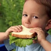 Cómo alimentar a un niño adoptado